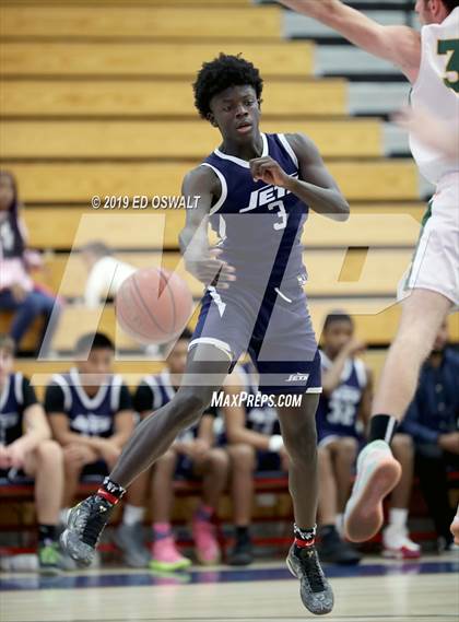 Thumbnail 3 in Encinal vs. Castro Valley (Don Nelson Classic Semifinal) photogallery.