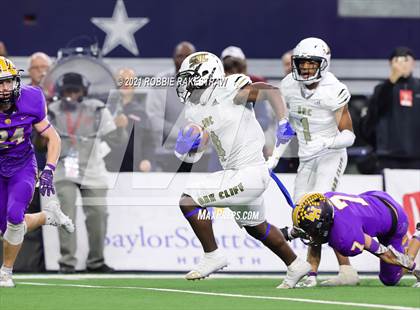 Thumbnail 1 in South Oak Cliff vs. Liberty Hill (UIL Football 5A D2 Finals) photogallery.