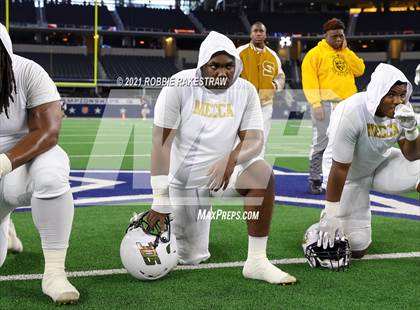 Thumbnail 1 in South Oak Cliff vs. Liberty Hill (UIL Football 5A D2 Finals) photogallery.