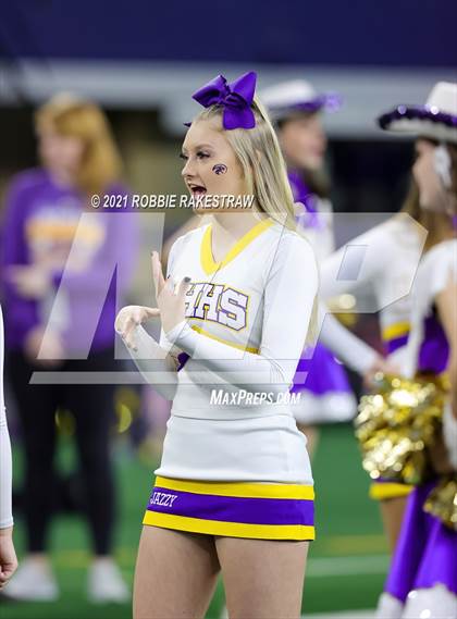Thumbnail 3 in South Oak Cliff vs. Liberty Hill (UIL Football 5A D2 Finals) photogallery.