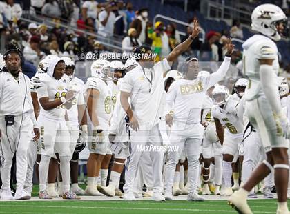 Thumbnail 2 in South Oak Cliff vs. Liberty Hill (UIL Football 5A D2 Finals) photogallery.