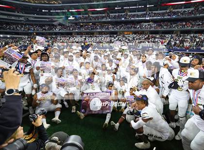 Thumbnail 3 in South Oak Cliff vs. Liberty Hill (UIL Football 5A D2 Finals) photogallery.