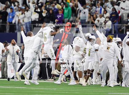 Thumbnail 2 in South Oak Cliff vs. Liberty Hill (UIL Football 5A D2 Finals) photogallery.