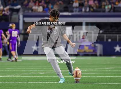 Thumbnail 2 in South Oak Cliff vs. Liberty Hill (UIL Football 5A D2 Finals) photogallery.