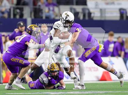 Thumbnail 1 in South Oak Cliff vs. Liberty Hill (UIL Football 5A D2 Finals) photogallery.