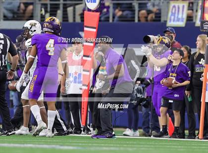 Thumbnail 1 in South Oak Cliff vs. Liberty Hill (UIL Football 5A D2 Finals) photogallery.