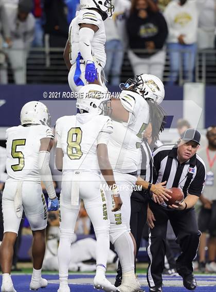 Thumbnail 1 in South Oak Cliff vs. Liberty Hill (UIL Football 5A D2 Finals) photogallery.