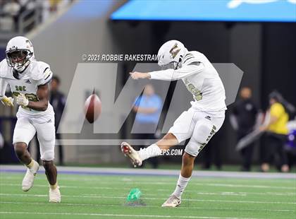 Thumbnail 2 in South Oak Cliff vs. Liberty Hill (UIL Football 5A D2 Finals) photogallery.