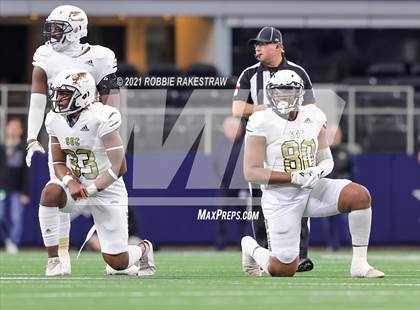 Thumbnail 1 in South Oak Cliff vs. Liberty Hill (UIL Football 5A D2 Finals) photogallery.