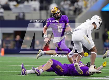 Thumbnail 1 in South Oak Cliff vs. Liberty Hill (UIL Football 5A D2 Finals) photogallery.