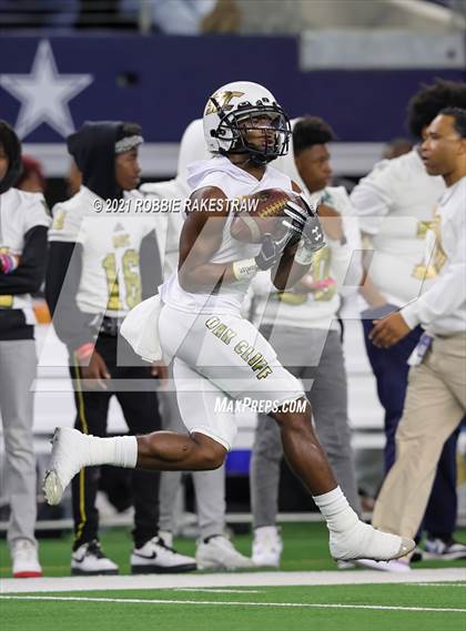 Thumbnail 1 in South Oak Cliff vs. Liberty Hill (UIL Football 5A D2 Finals) photogallery.