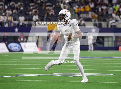 Thumbnail 3 in South Oak Cliff vs. Liberty Hill (UIL Football 5A D2 Finals) photogallery.