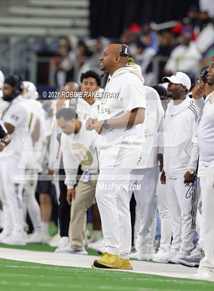 Thumbnail 1 in South Oak Cliff vs. Liberty Hill (UIL Football 5A D2 Finals) photogallery.