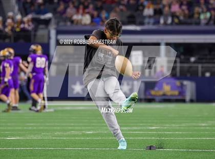 Thumbnail 3 in South Oak Cliff vs. Liberty Hill (UIL Football 5A D2 Finals) photogallery.