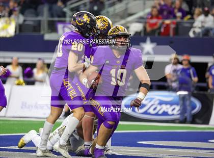 Thumbnail 2 in South Oak Cliff vs. Liberty Hill (UIL Football 5A D2 Finals) photogallery.