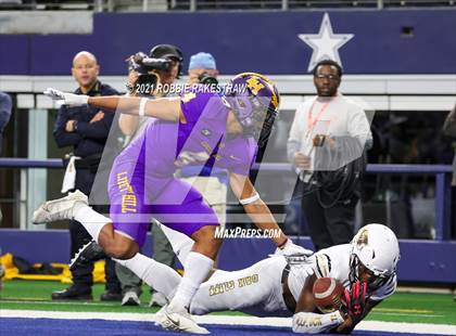 Thumbnail 2 in South Oak Cliff vs. Liberty Hill (UIL Football 5A D2 Finals) photogallery.