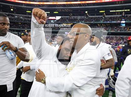 Thumbnail 3 in South Oak Cliff vs. Liberty Hill (UIL Football 5A D2 Finals) photogallery.