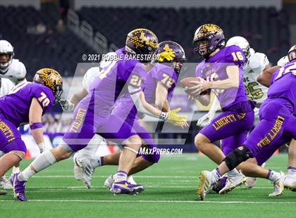 Thumbnail 3 in South Oak Cliff vs. Liberty Hill (UIL Football 5A D2 Finals) photogallery.
