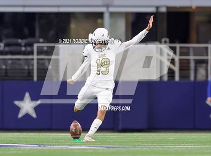 Thumbnail 3 in South Oak Cliff vs. Liberty Hill (UIL Football 5A D2 Finals) photogallery.