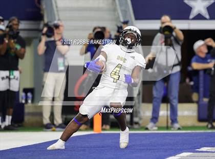 Thumbnail 1 in South Oak Cliff vs. Liberty Hill (UIL Football 5A D2 Finals) photogallery.