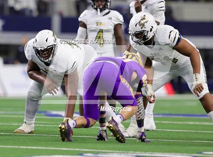 Thumbnail 2 in South Oak Cliff vs. Liberty Hill (UIL Football 5A D2 Finals) photogallery.