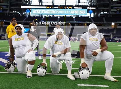 Thumbnail 3 in South Oak Cliff vs. Liberty Hill (UIL Football 5A D2 Finals) photogallery.