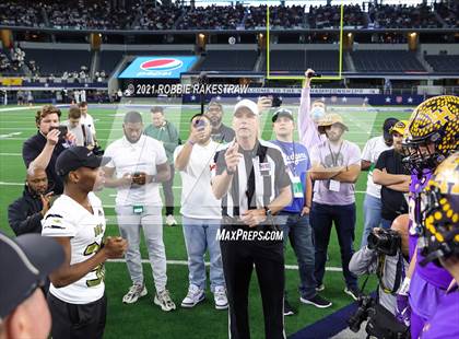 Thumbnail 2 in South Oak Cliff vs. Liberty Hill (UIL Football 5A D2 Finals) photogallery.