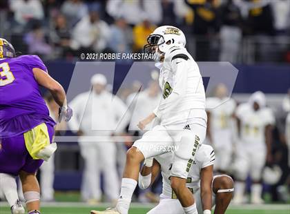 Thumbnail 1 in South Oak Cliff vs. Liberty Hill (UIL Football 5A D2 Finals) photogallery.