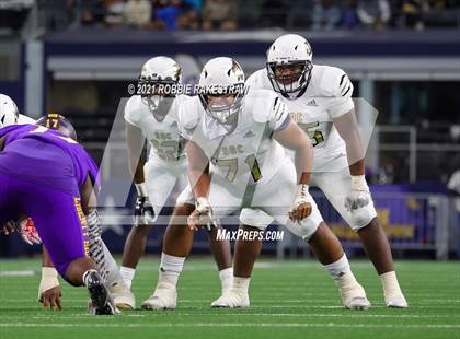 Thumbnail 3 in South Oak Cliff vs. Liberty Hill (UIL Football 5A D2 Finals) photogallery.