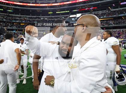 Thumbnail 1 in South Oak Cliff vs. Liberty Hill (UIL Football 5A D2 Finals) photogallery.