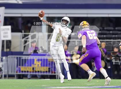 Thumbnail 2 in South Oak Cliff vs. Liberty Hill (UIL Football 5A D2 Finals) photogallery.