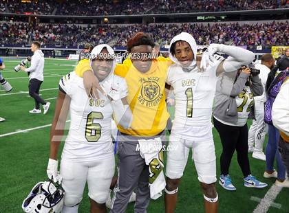 Thumbnail 1 in South Oak Cliff vs. Liberty Hill (UIL Football 5A D2 Finals) photogallery.