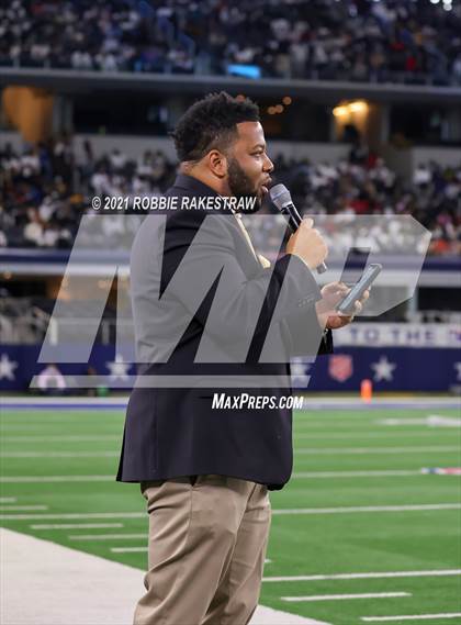 Thumbnail 1 in South Oak Cliff vs. Liberty Hill (UIL Football 5A D2 Finals) photogallery.