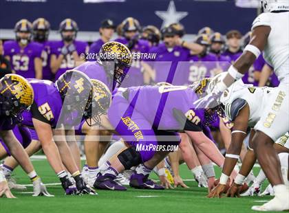 Thumbnail 1 in South Oak Cliff vs. Liberty Hill (UIL Football 5A D2 Finals) photogallery.