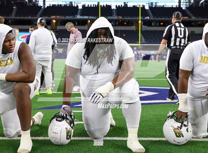 Thumbnail 2 in South Oak Cliff vs. Liberty Hill (UIL Football 5A D2 Finals) photogallery.