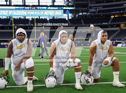 Thumbnail 3 in South Oak Cliff vs. Liberty Hill (UIL Football 5A D2 Finals) photogallery.