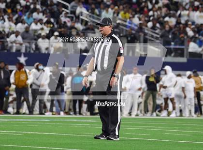 Thumbnail 3 in South Oak Cliff vs. Liberty Hill (UIL Football 5A D2 Finals) photogallery.