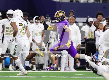 Thumbnail 3 in South Oak Cliff vs. Liberty Hill (UIL Football 5A D2 Finals) photogallery.