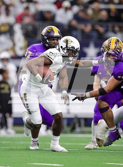 Thumbnail 2 in South Oak Cliff vs. Liberty Hill (UIL Football 5A D2 Finals) photogallery.