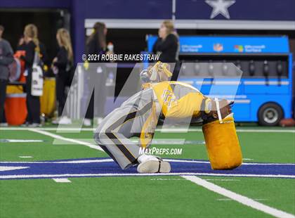 Thumbnail 3 in South Oak Cliff vs. Liberty Hill (UIL Football 5A D2 Finals) photogallery.