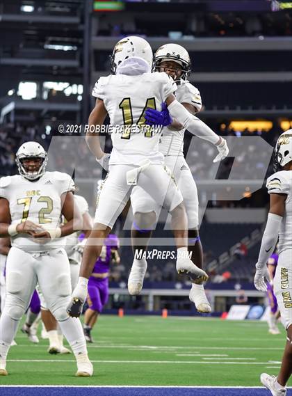 Thumbnail 3 in South Oak Cliff vs. Liberty Hill (UIL Football 5A D2 Finals) photogallery.