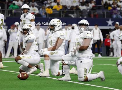 Thumbnail 3 in South Oak Cliff vs. Liberty Hill (UIL Football 5A D2 Finals) photogallery.