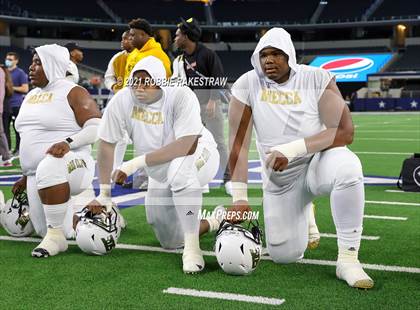 Thumbnail 2 in South Oak Cliff vs. Liberty Hill (UIL Football 5A D2 Finals) photogallery.