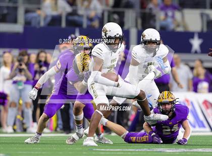 Thumbnail 2 in South Oak Cliff vs. Liberty Hill (UIL Football 5A D2 Finals) photogallery.