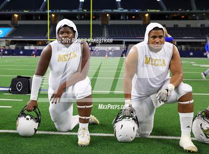 Thumbnail 1 in South Oak Cliff vs. Liberty Hill (UIL Football 5A D2 Finals) photogallery.