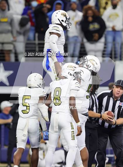 Thumbnail 2 in South Oak Cliff vs. Liberty Hill (UIL Football 5A D2 Finals) photogallery.