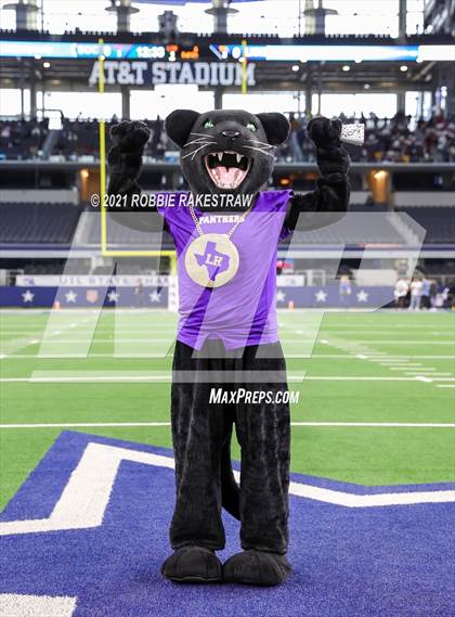 Thumbnail 1 in South Oak Cliff vs. Liberty Hill (UIL Football 5A D2 Finals) photogallery.