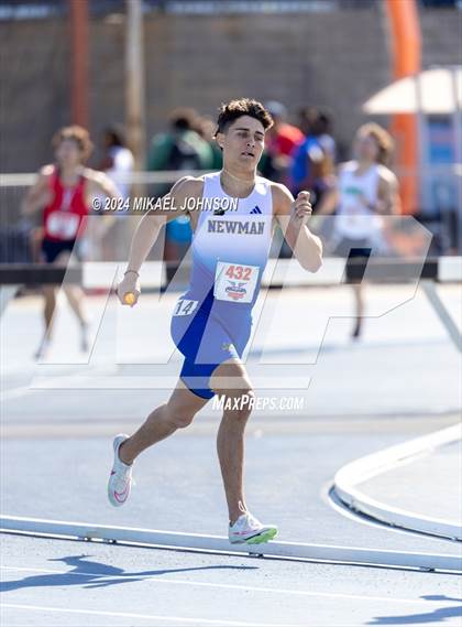 Thumbnail 2 in UF Relays (Saturday - 4 x 800 Meter Heat 2) photogallery.