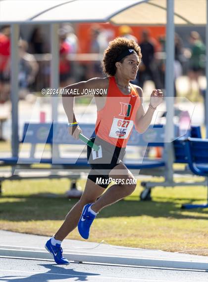 Thumbnail 1 in UF Relays (Saturday - 4 x 800 Meter Heat 2) photogallery.