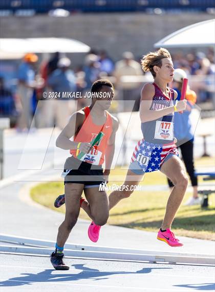 Thumbnail 2 in UF Relays (Saturday - 4 x 800 Meter Heat 2) photogallery.